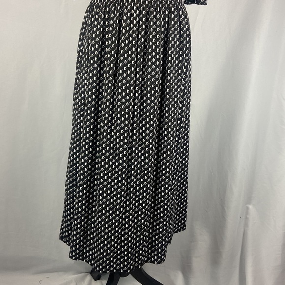 H&M Calf Length Black and White Patterned Dress with Elastic Waist - Picture 6 of 10